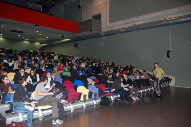 Fernando Pena impartiendo una conferencia en la Universidad de Murcia